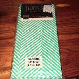 NWT! 4-packs of 4. Trend Collection Napkins